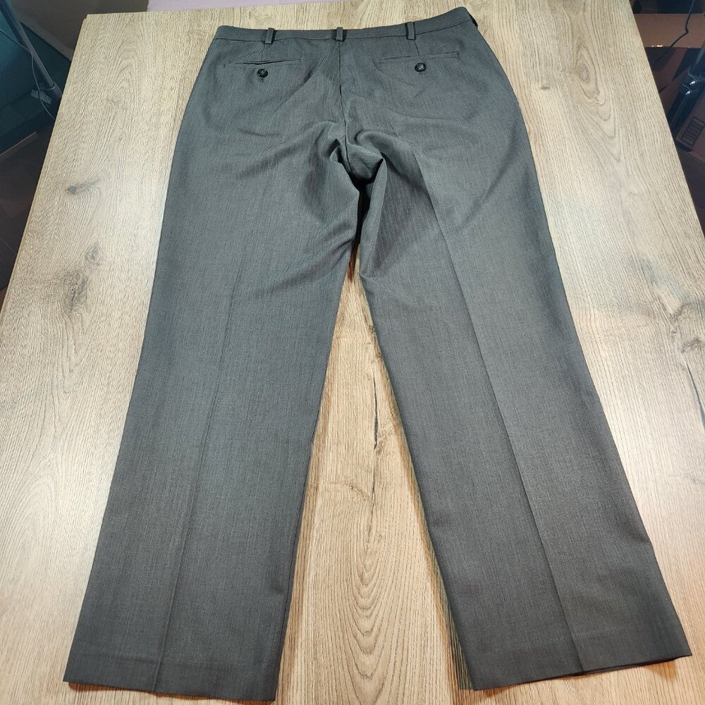 IZOD Men's Gray Dress Pants 36x32 Straight Fit Flat Front Charcoal Office Slacks - Picture 7 of 11